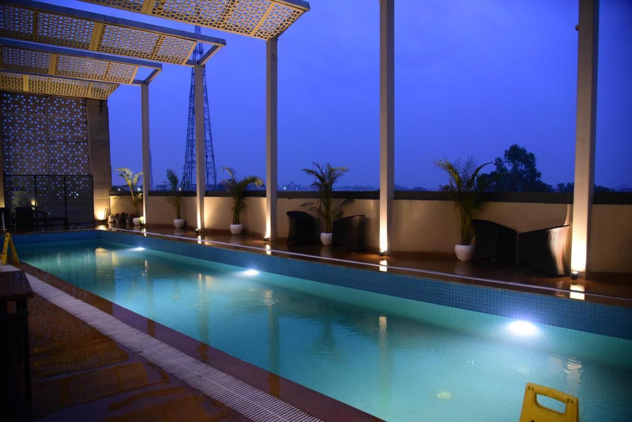 Ramaya Hotel Rohtak Exterior foto